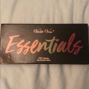 Violet Voss essentials eye shadow pallette